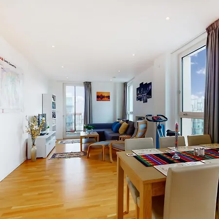 Lovely 2 Bedroom Flat With Balcony In Stratford London Exterior photo