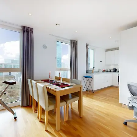Lovely 2 Bedroom Flat With Balcony In Stratford London Exterior photo
