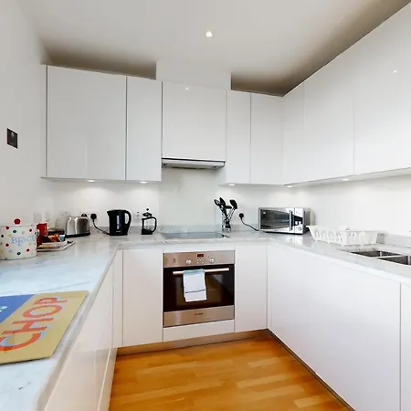 Lovely 2 Bedroom Flat With Balcony In Stratford London Exterior photo