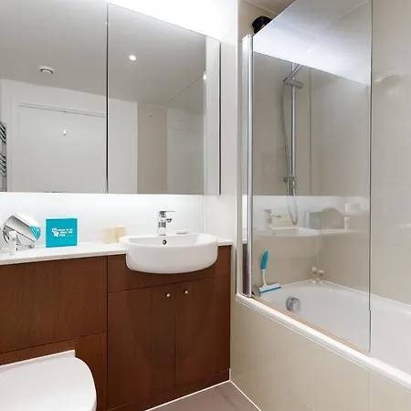 Lovely 2 Bedroom Flat With Balcony In Stratford London Exterior photo