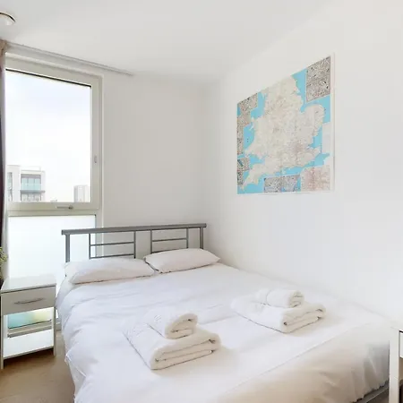 Lovely 2 Bedroom Flat With Balcony In Stratford London Exterior photo
