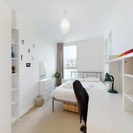 Lovely 2 Bedroom Flat With Balcony In Stratford London Exterior photo