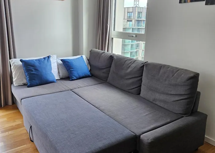 Lovely 2 Bedroom Flat With Balcony In Stratford