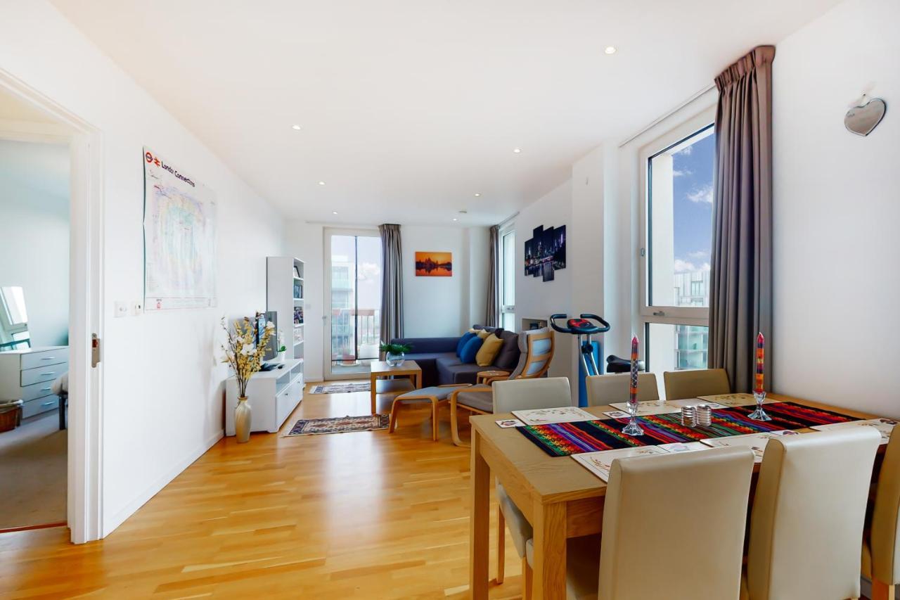 Lovely 2 Bedroom Flat With Balcony In Stratford * Londen