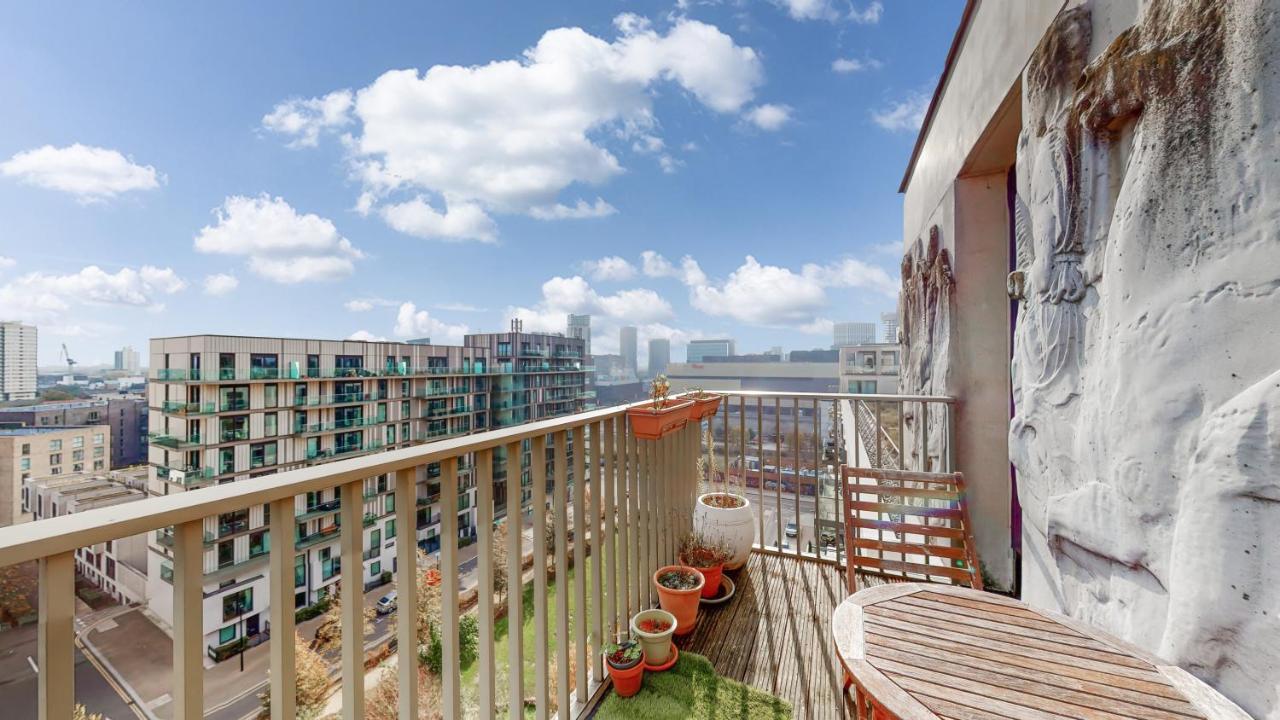 Lovely 2 Bedroom Flat With Balcony In Stratford Appartement Londen